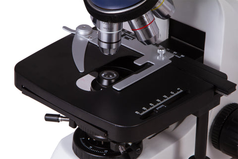 Microscopio trinocular digital Levenhuk MED D30T